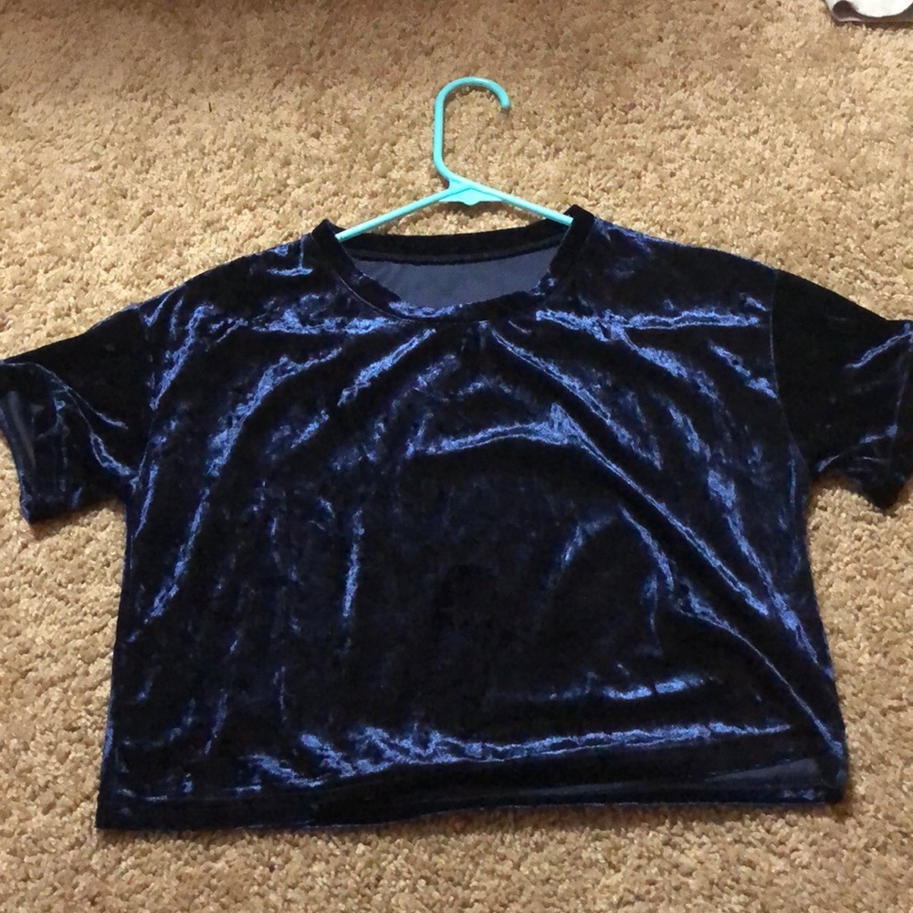 Cropped blue velvet shirt